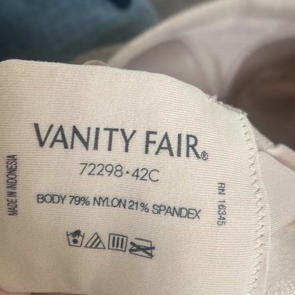 Vanity Fair 42C perfect t-shirt neutral colored bra - Picture 6 of 7